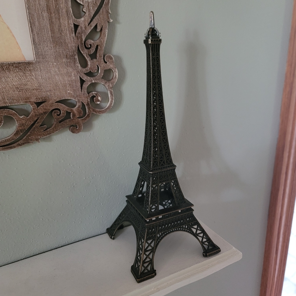 2/$20 Eiffel Tower Metal Decor